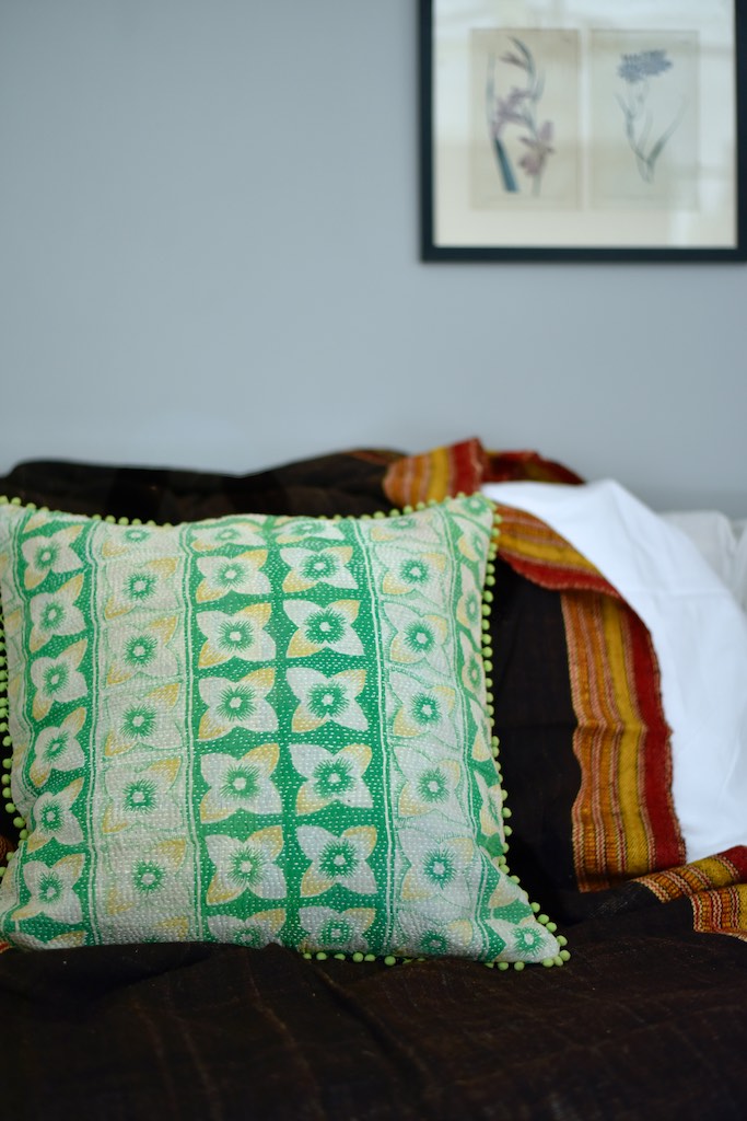 Kusi, Reversible Vintage Kantha Cushion Cover 20X20" - kinchecom