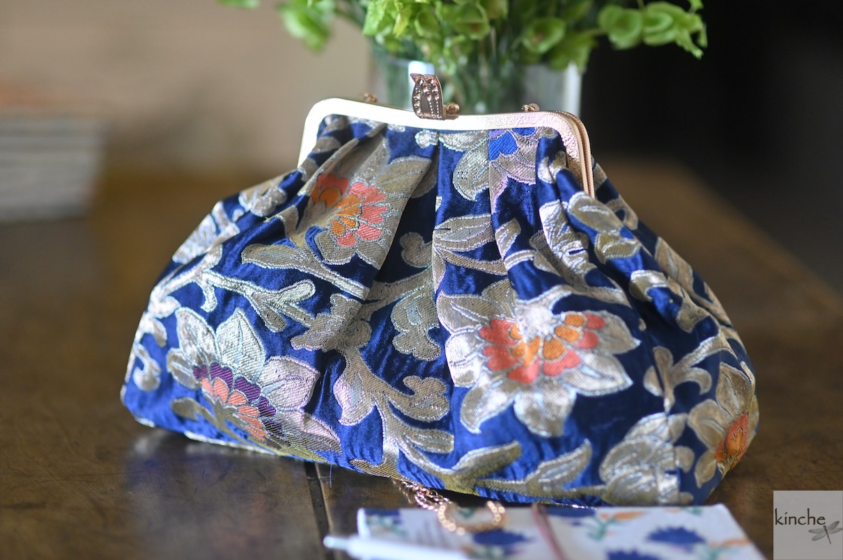 Adele, Clasp Handbag, made with 100% Gyasar Silk Zari Fabric - kinchecom