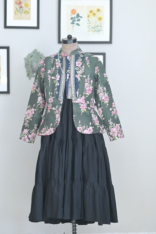 Small/Medium Runa, Emerald Green, Short, Back Pleated Kantha Jacket - kinchecom