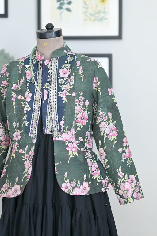 Small/Medium Runa, Emerald Green, Short, Back Pleated Kantha Jacket - kinchecom