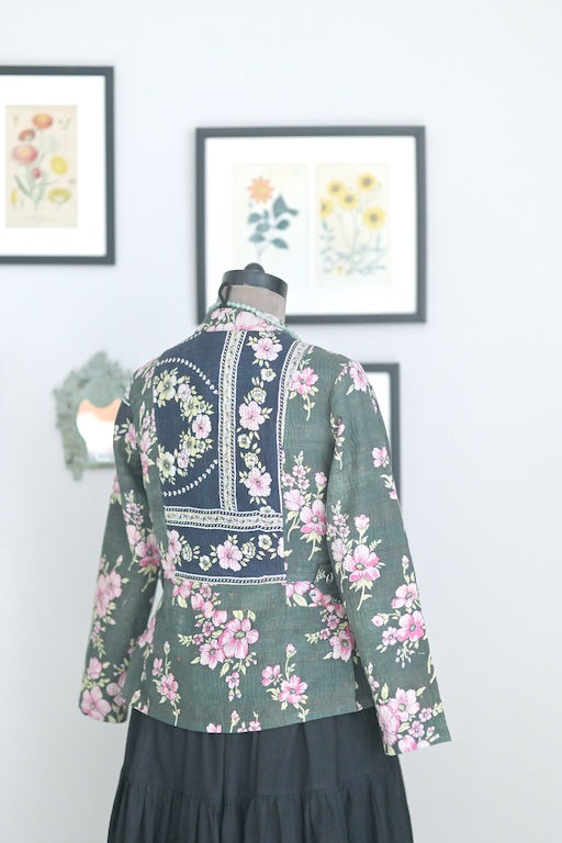 Small/Medium Runa, Emerald Green, Short, Back Pleated Kantha Jacket - kinchecom
