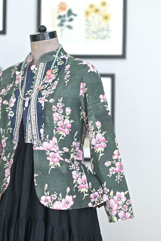 Small/Medium Runa, Emerald Green, Short, Back Pleated Kantha Jacket - kinchecom