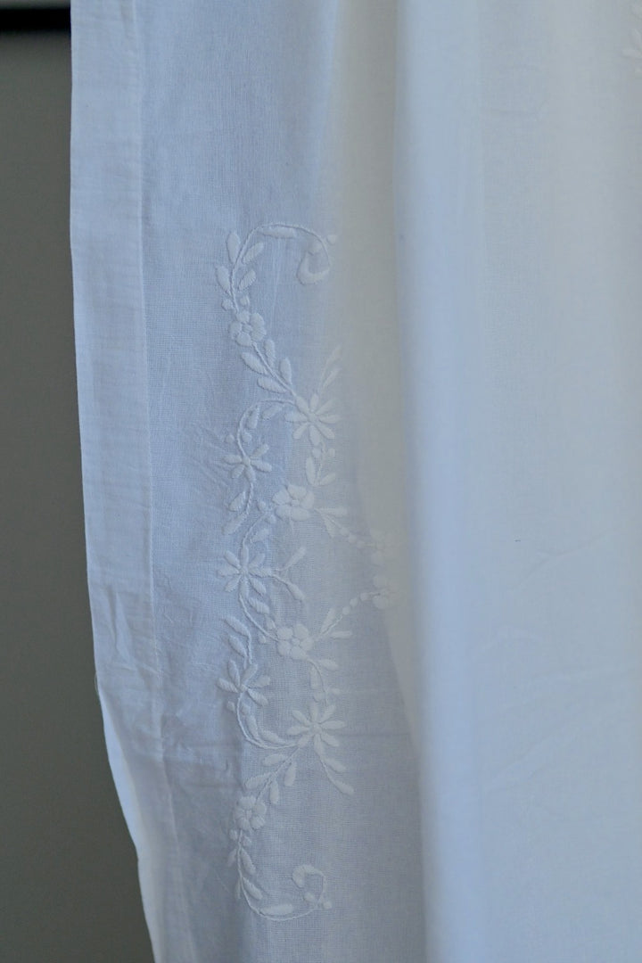 Hand Embroidered, White on White, Cutwork Pattern 96X60 Inches Tablecloth - kinchecom
