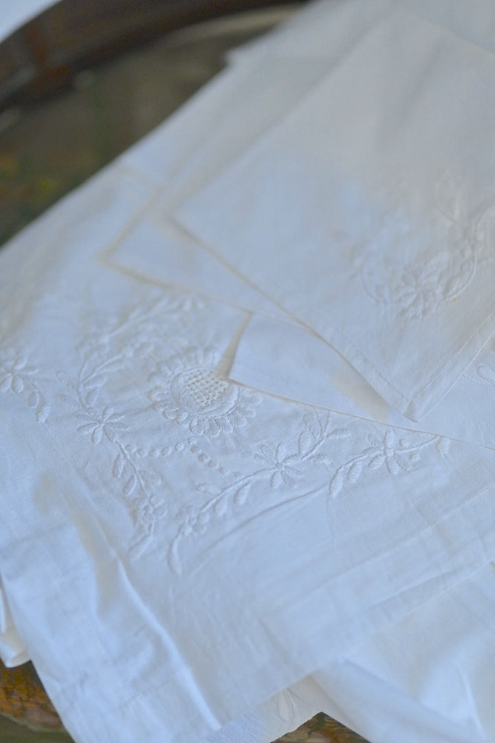 Hand Embroidered, White on White, Cutwork Pattern 96X60 Inches Tablecloth - kinchecom