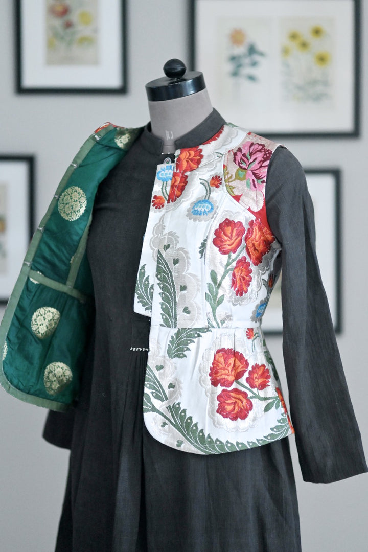 Small, Gyasar Silk Brocade Sleeveless Jacket, Lined with Silk Fabric - kinchecom