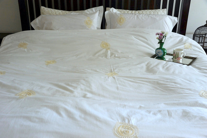 Indian Shankh in Beige Embroidered Pattern Cotton Duvet Cover Queen Size 98x92" - kinchecom
