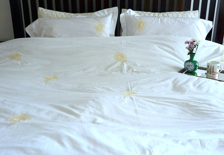Indian Shankh in Beige Embroidered Pattern Cotton Duvet Cover Queen Size 98x92" - kinchecom