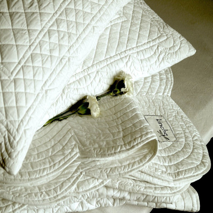 Scalloped Edge Luxury Cotton Quilt in White - King Size - kinchecom