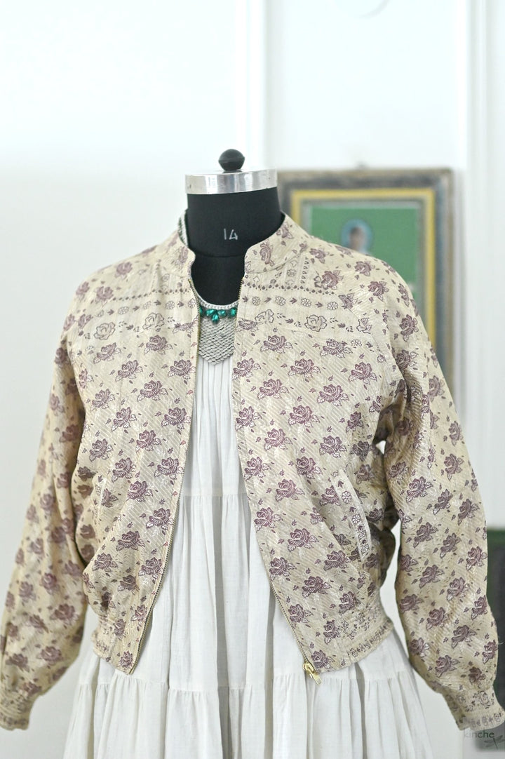 Diana、オーガニックコットン裏地付き手刺繍タッサーシルクボンバー、ミディアム