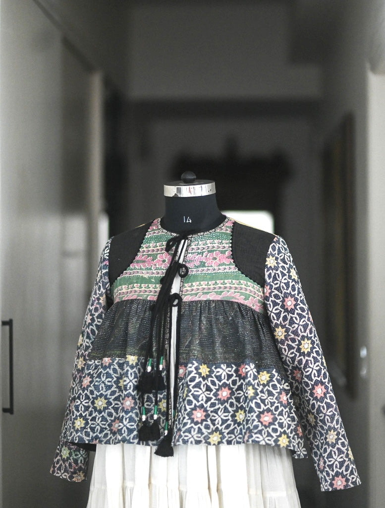 Brussels, Vintage kantha from Early 1900's Up Cycled in to a Kantha Kediya in L - kinchecom