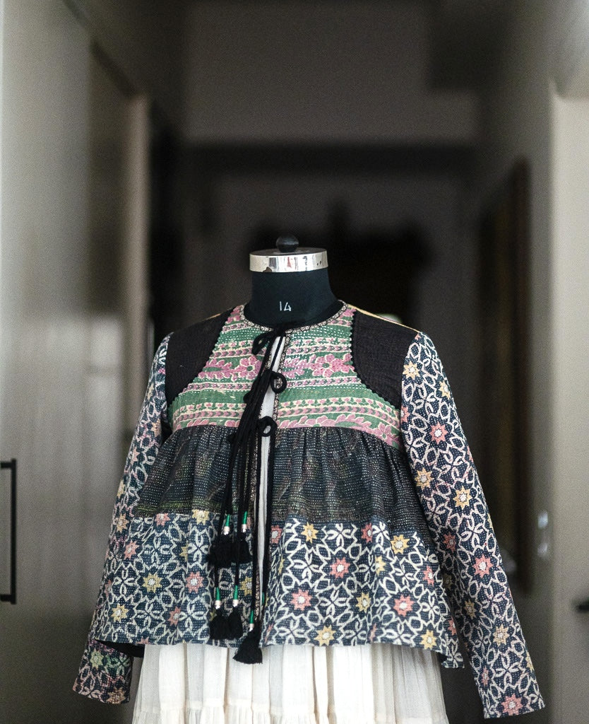 Brussels, Vintage kantha from Early 1900's Up Cycled in to a Kantha Kediya in L - kinchecom