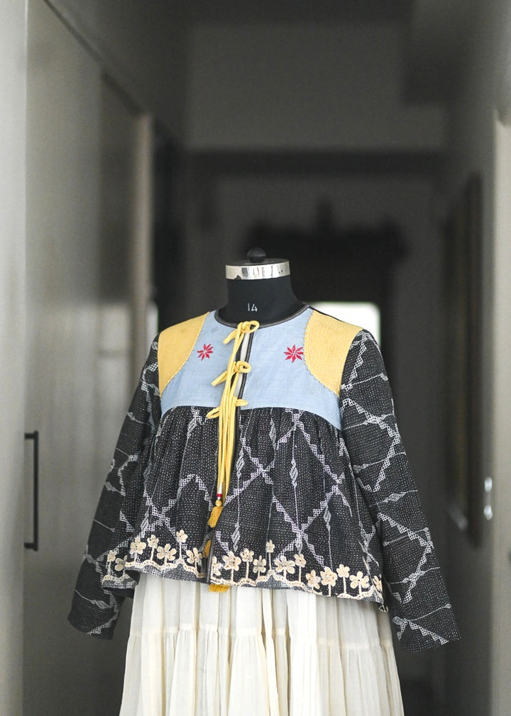 Paris, Vintage kantha from Early 1900's Up Cycled in to a Kantha Kediya in L - kinchecom