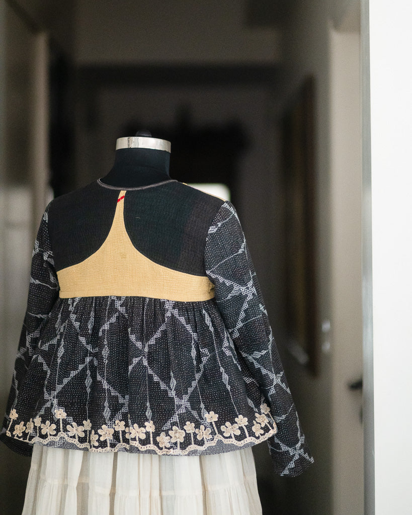 Paris, Vintage kantha from Early 1900's Up Cycled in to a Kantha Kediya in L - kinchecom