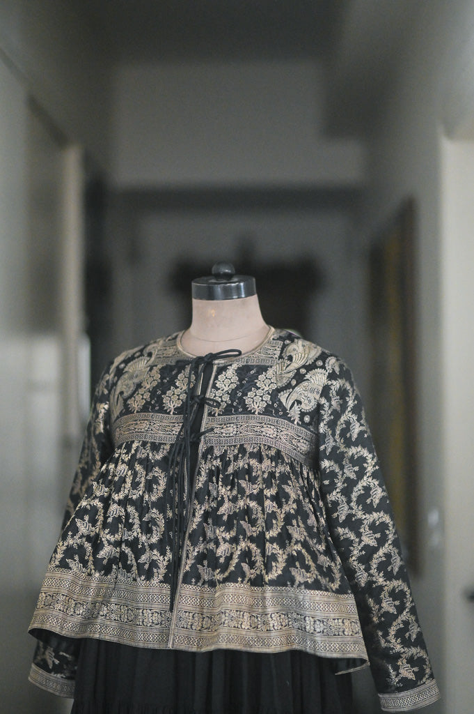 Alya kinche *Rare Vintage Zari Saree Kediya in Black and Gold, Medium - kinchecom