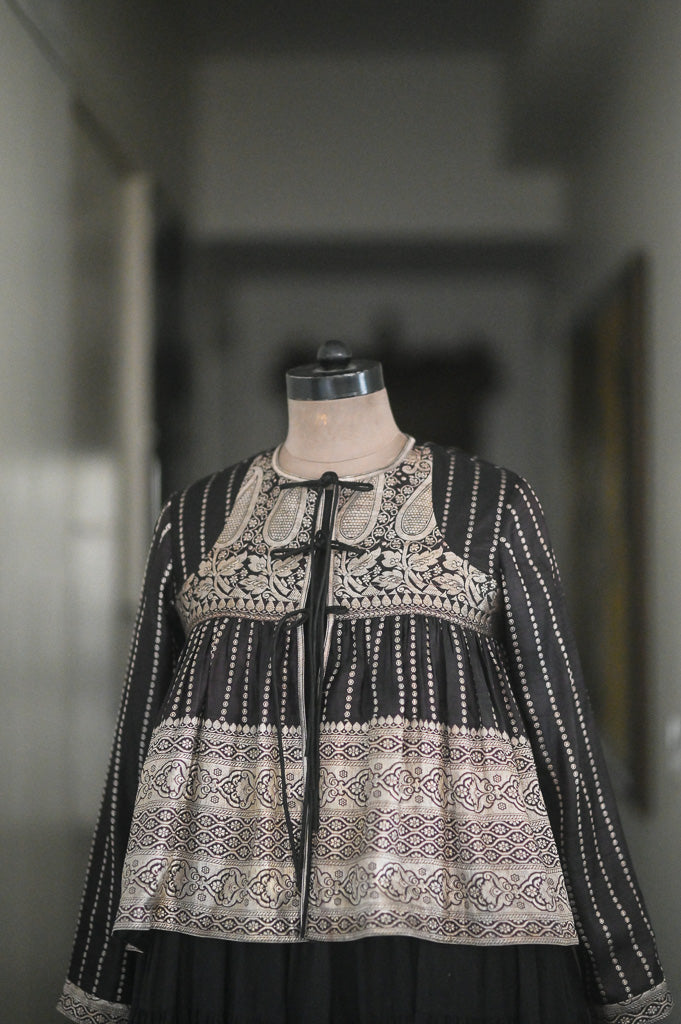 Ameera kinche *Rare Vintage Zari Saree Kediya in Black and Gold, Medium - kinchecom