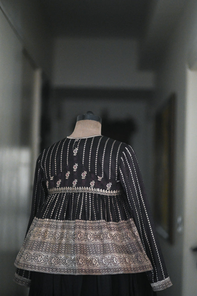 Ameera kinche *Rare Vintage Zari Saree Kediya in Black and Gold, Medium - kinchecom