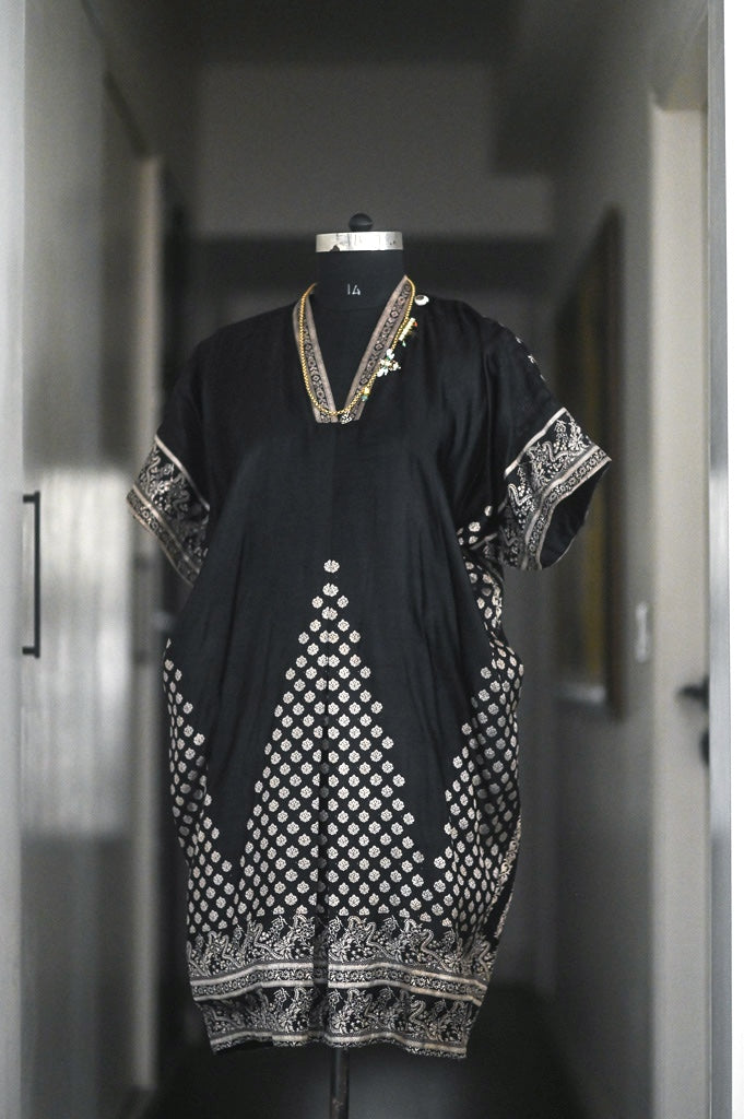 Antalya, Vintage Katan Silk Saree Kaftan Dress in Size Large - kinchecom