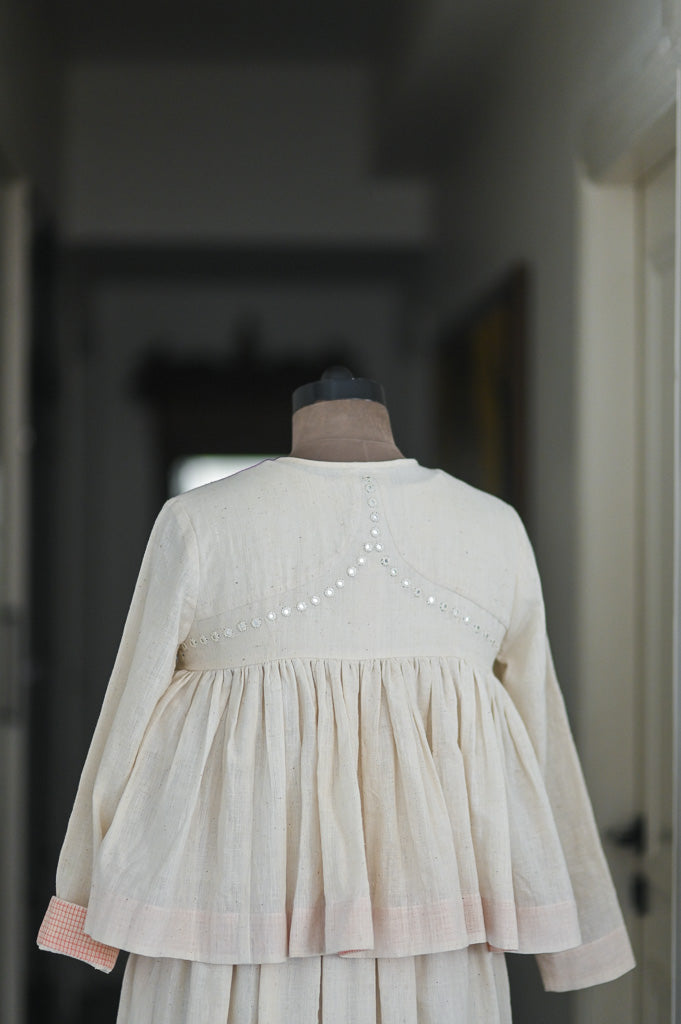 Dublin、手刺繍入り Pure Khaadi フレア クロップド ブラウス、オフホワイト