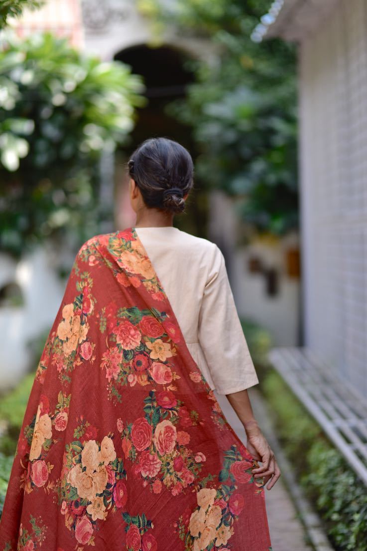 Saltoro, Organic Linen Saree in a Beautiful Deep Red Color with contrast Floral Print - kinchecom