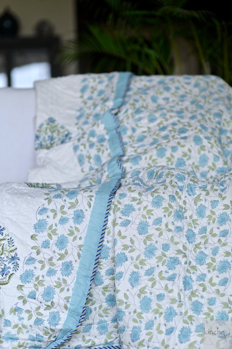 Siliguri, Hand Block Quilt/Razai in a Beautiful Block Print, Handmade 100X92" - kinchecom