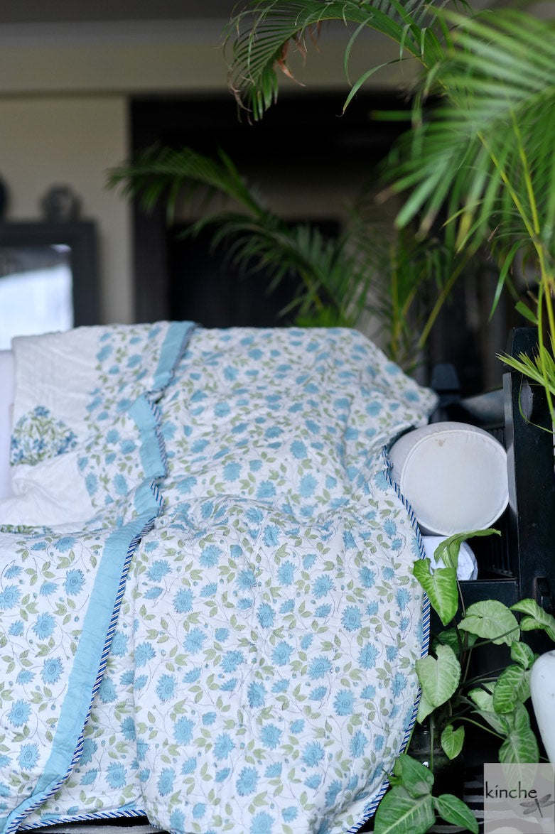 Siliguri, Hand Block Quilt/Razai in a Beautiful Block Print, Handmade 100X92" - kinchecom