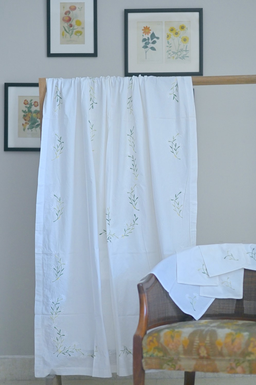 Hand Embroidered Yellow & Green, Wine Patternl Embroidery,  96X60 Inches Tablecloth - kinchecom