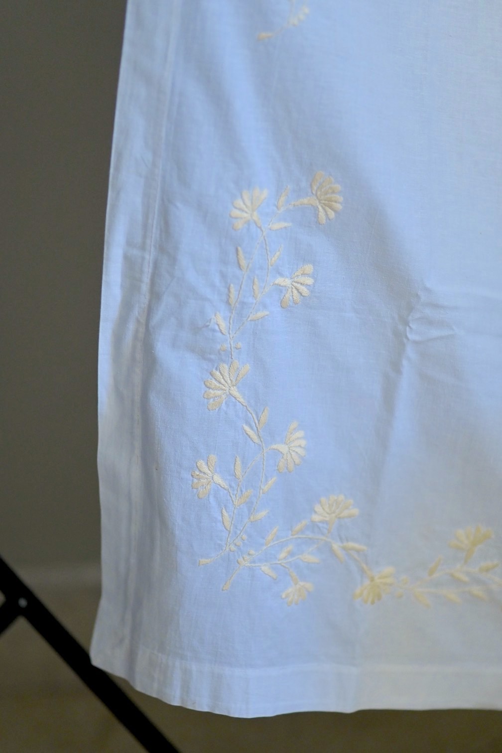 Hand Embroidered, Beige Floral, 96X60 Inches Tablecloth with Napkins - kinchecom
