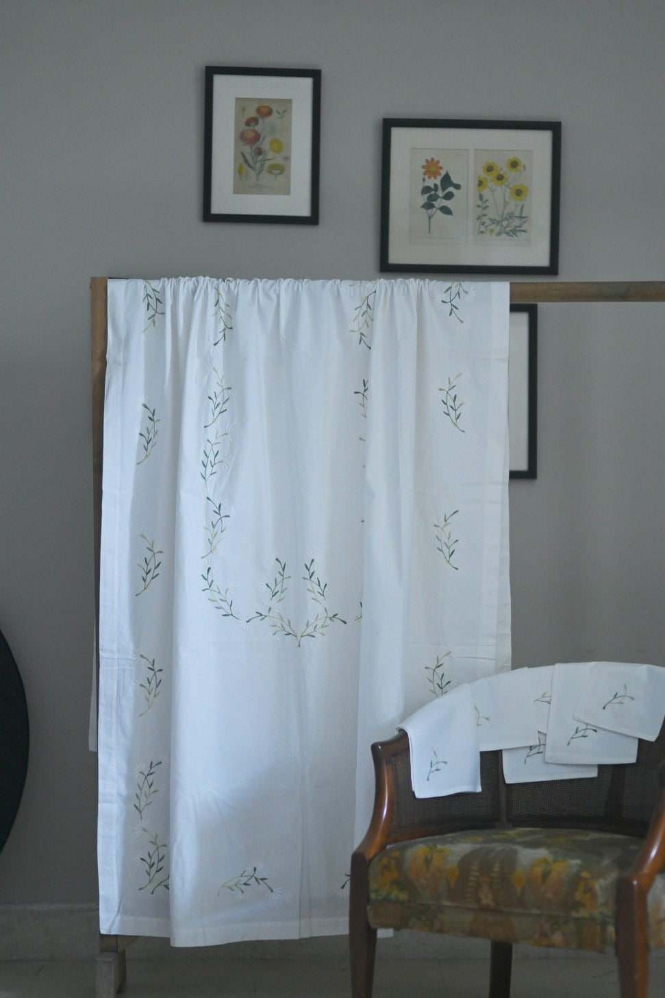 Hand Embroidered Yellow & Green, Wine Patternl Embroidery,  96X60 Inches Tablecloth - kinchecom