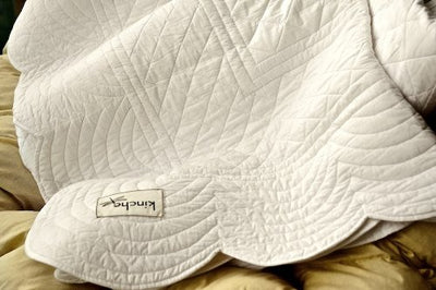Scalloped Edge Luxury Cotton Quilt in White - King Size - kinchecom